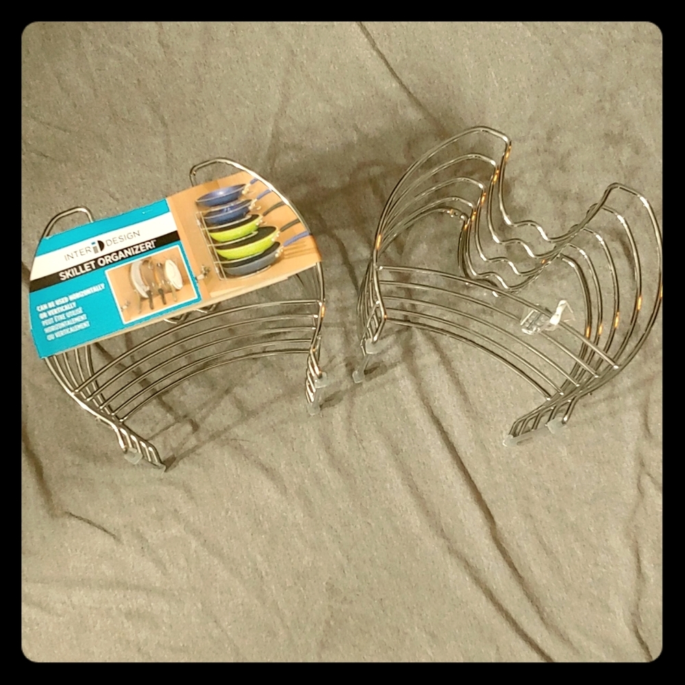 NWT 2 Versatile Skillet/Towel Organizers 💗